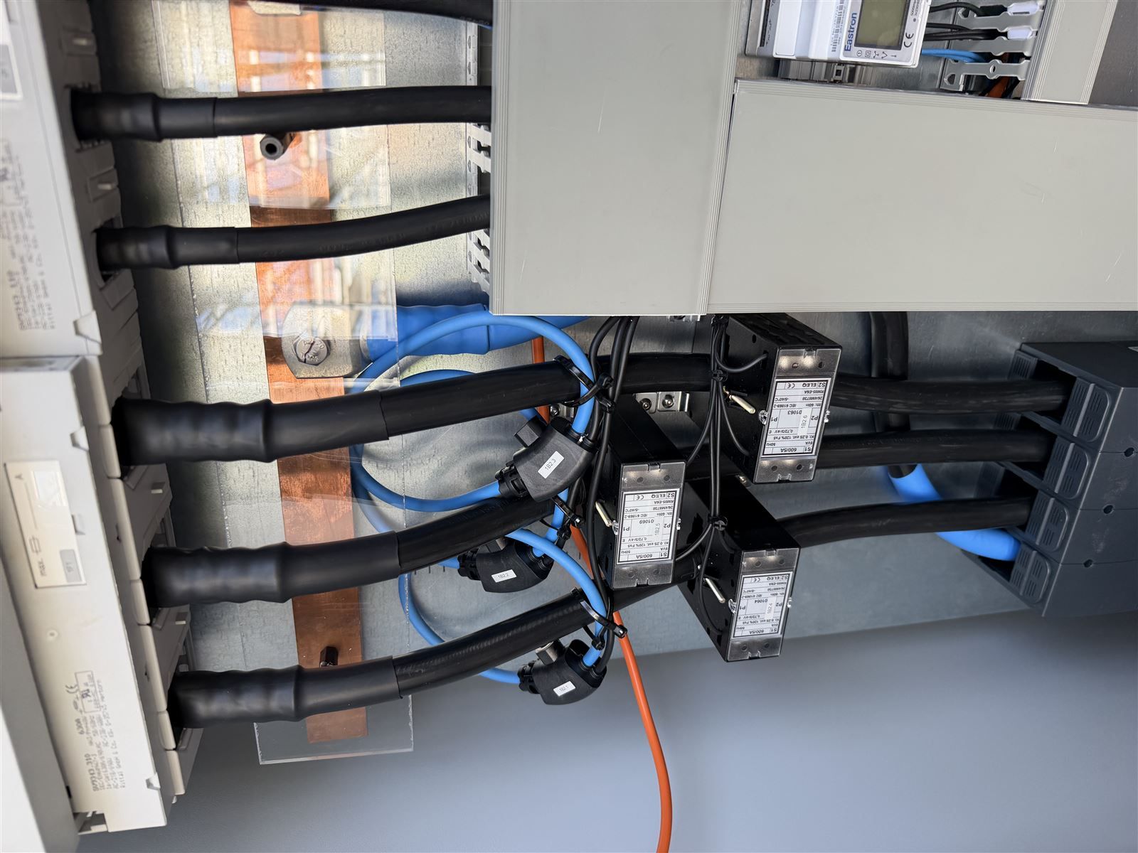 Stroomtransformatoren voor de bemetering op de hoofdkabels